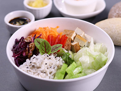 Poke bowl-dušená rýže