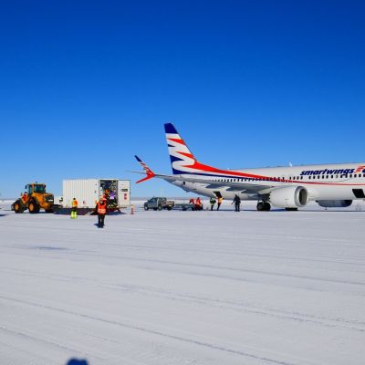 Boeing737 MAX na Antarktidě Boeing737 MAX na Antarktidě