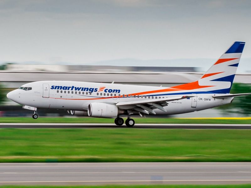 Boeing 737-700 Boeing 737-700